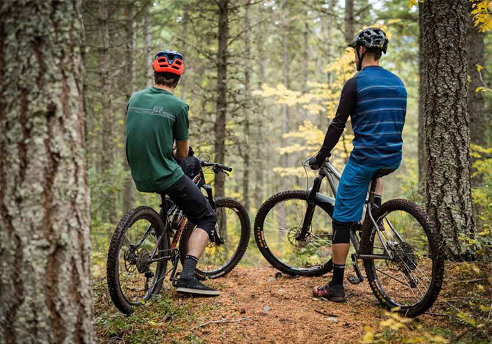 Nouă idei pentru îmbrăcăminte esențială pentru ciclismul mountain bike