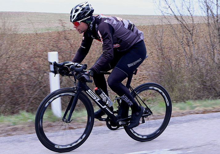 LA CE TREBUIE SĂ FIM ATENȚI ÎN TIMPUL CICLISMULUI IARNA?