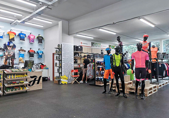 Cel mai mare magazin cu îmbrăcăminte pentru ciclism din Slovacia