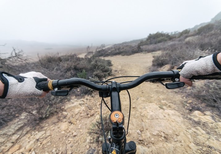 Expertul recomandă: Ce să îmbraci pentru ciclismul timpuriu de primăvară?