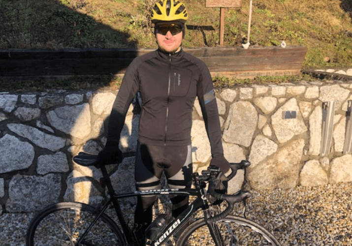Nu știți ce haine să purtați pe bicicletă pe această vreme? Recenzia lui Adrian vă va ajuta