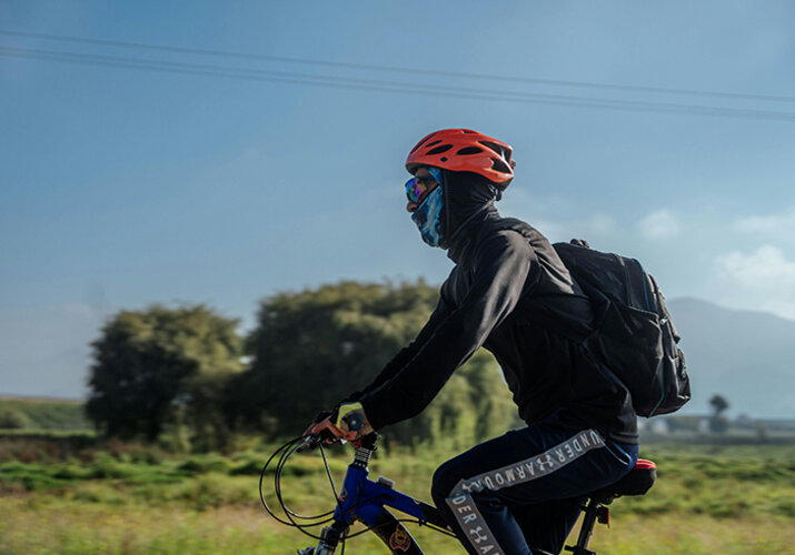 Alegerea unei eșarfe de gât și a unui capac de ciclism - accesorii pentru toată lumea