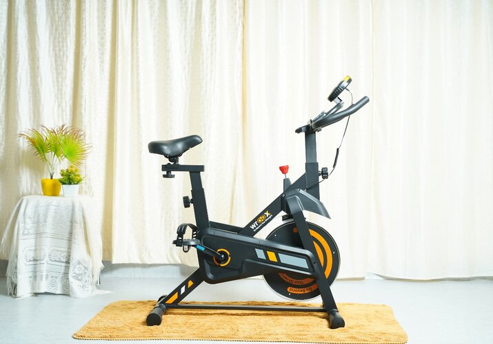 Magia ciclismului de iarnă în căldura casei?