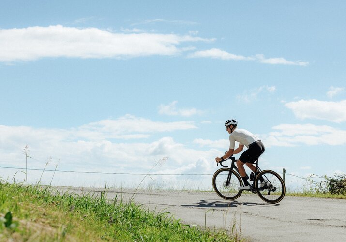 SFATURI ȘI TIPURI DESPRE CUM SĂ VĂ PREGĂTIȚI PENTRU DRUMURI LUNGHE ÎN ZILELE CĂLDUROASE