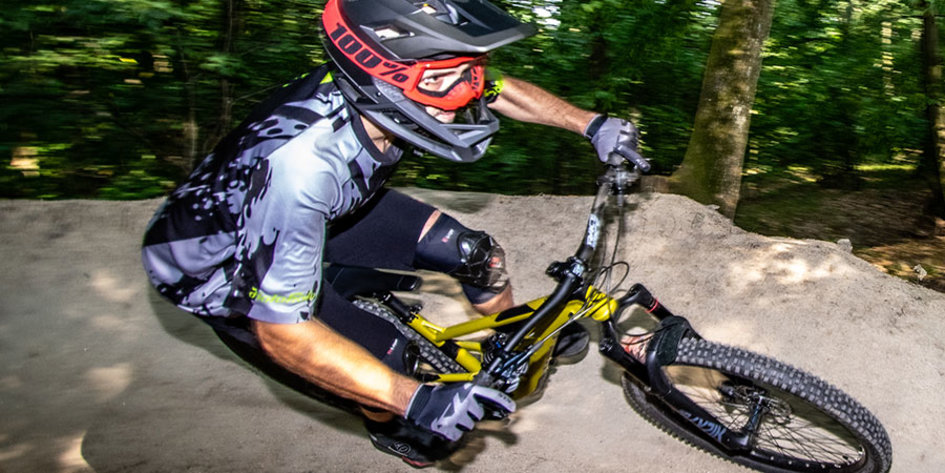 Nouă idei pentru îmbrăcăminte esențială pentru ciclismul mountain bike>