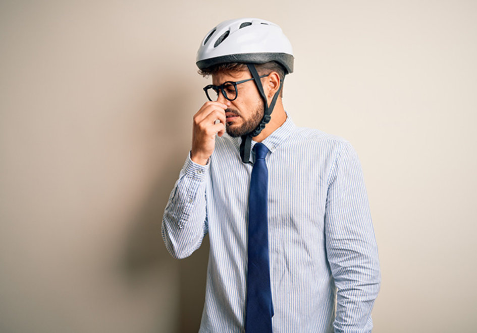 Fuuh, ce urât miroși! Cum să scapi de mirosul neplăcut al echipamentului tău de ciclism?>