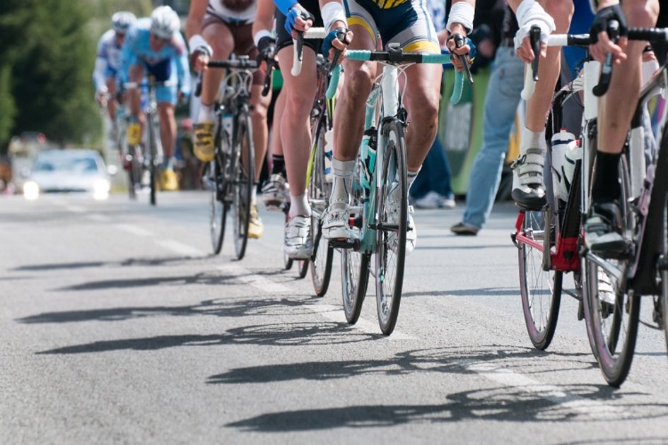 Cine sponsorizează echipele de ciclism?>