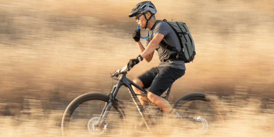 5 motive pentru care vă puteți bucura de ciclism cu CamelBak>