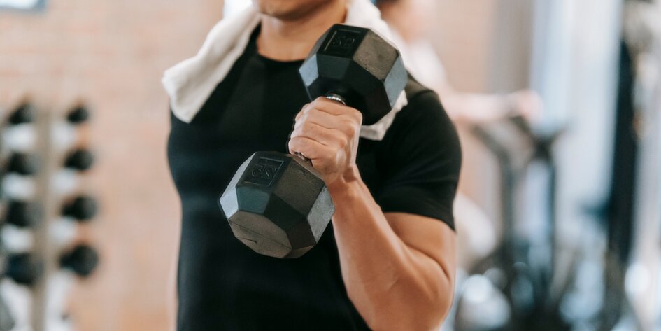 Roțile nu sunt suficiente! Ridică-ți fundul și pune mâna pe gantere (sau măcar pe tine).>