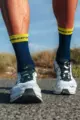 COMPRESSPORT Șosete clasice de ciclism - PRO RACING V4.0 RUN HIGH - albastru/galben
