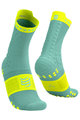 COMPRESSPORT Șosete clasice de ciclism - PRO RACING V4.0 TRAIL - verde deschis/galben