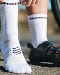 COMPRESSPORT Șosete clasice de ciclism - PRO RACING SOCKS V4.0 ULTRALIGHT BIKE - alb/negru