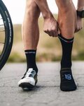 COMPRESSPORT Șosete clasice de ciclism - PRO RACING SOCKS V4.0 ULTRALIGHT BIKE - negru/alb