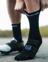 COMPRESSPORT Șosete clasice de ciclism - PRO RACING SOCKS V4.0 ULTRALIGHT BIKE - negru/alb