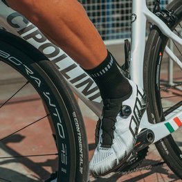 ALÉ Șosete clasice de ciclism - LOGO Q-SKIN  - alb/negru