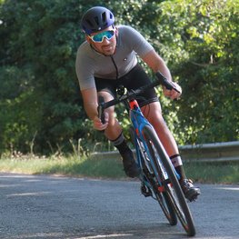 SIX2 Șosete clasice de ciclism - SHORT LOGO - gri/negru